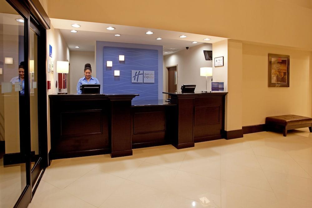 Holiday Inn Express Hotel & Suites Hope Mills-Fayetteville Airport, An Ihg Hotel מראה חיצוני תמונה