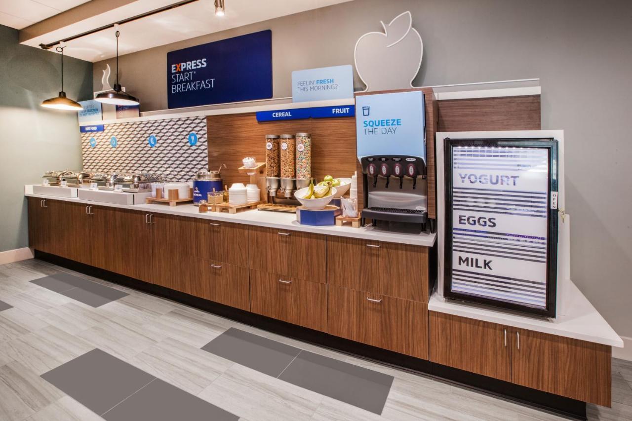 Holiday Inn Express Hotel & Suites Hope Mills-Fayetteville Airport By Ihg מראה חיצוני תמונה