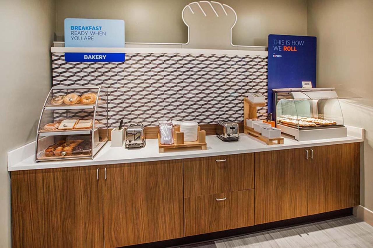 Holiday Inn Express Hotel & Suites Hope Mills-Fayetteville Airport By Ihg מראה חיצוני תמונה