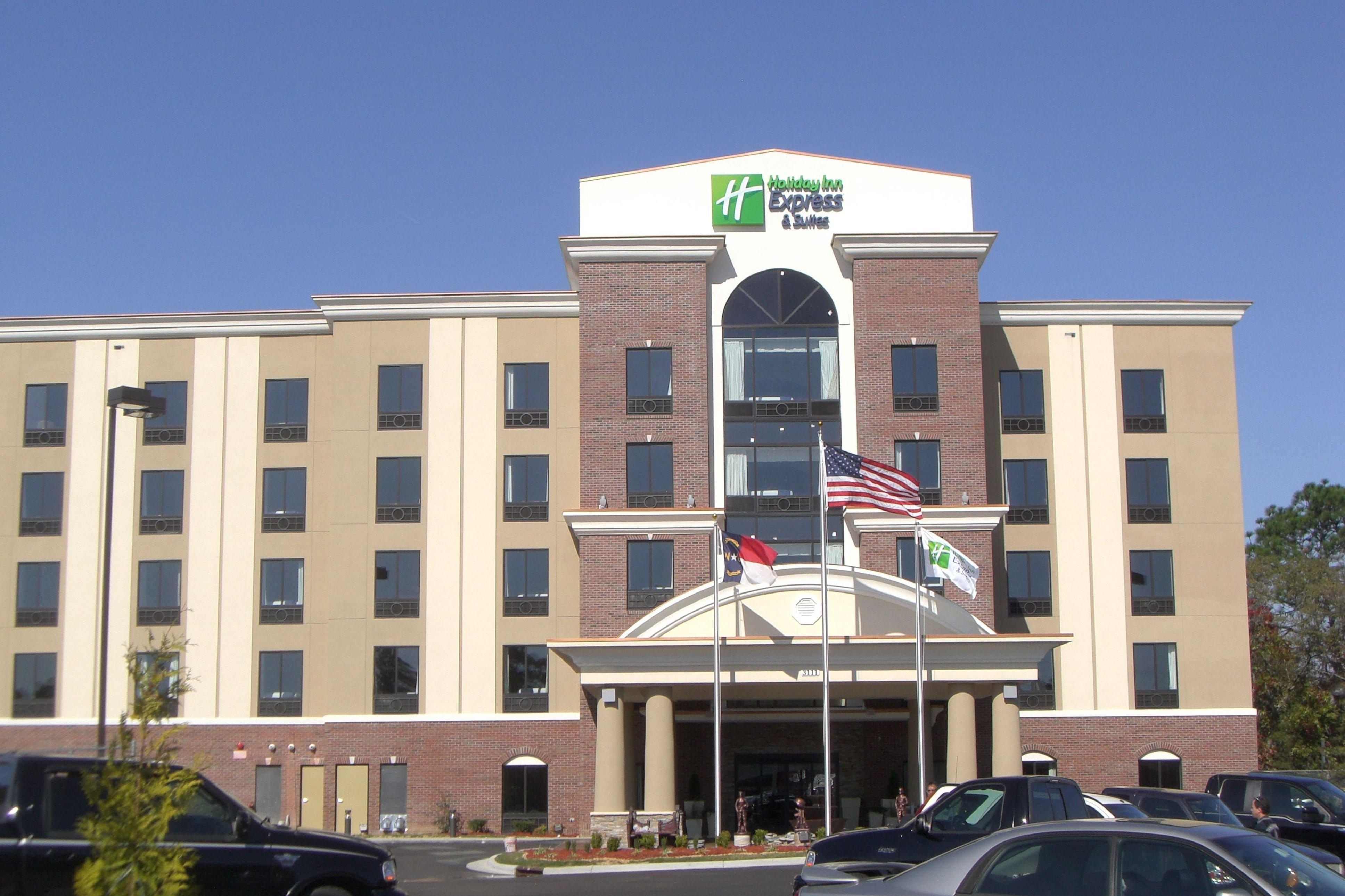 Holiday Inn Express Hotel & Suites Hope Mills-Fayetteville Airport, An Ihg Hotel מראה חיצוני תמונה